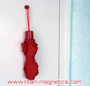 MagnetPin-holds-umbrella2