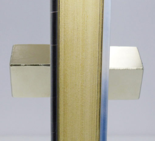 Neodymium Cube Magnetic Field through gap-